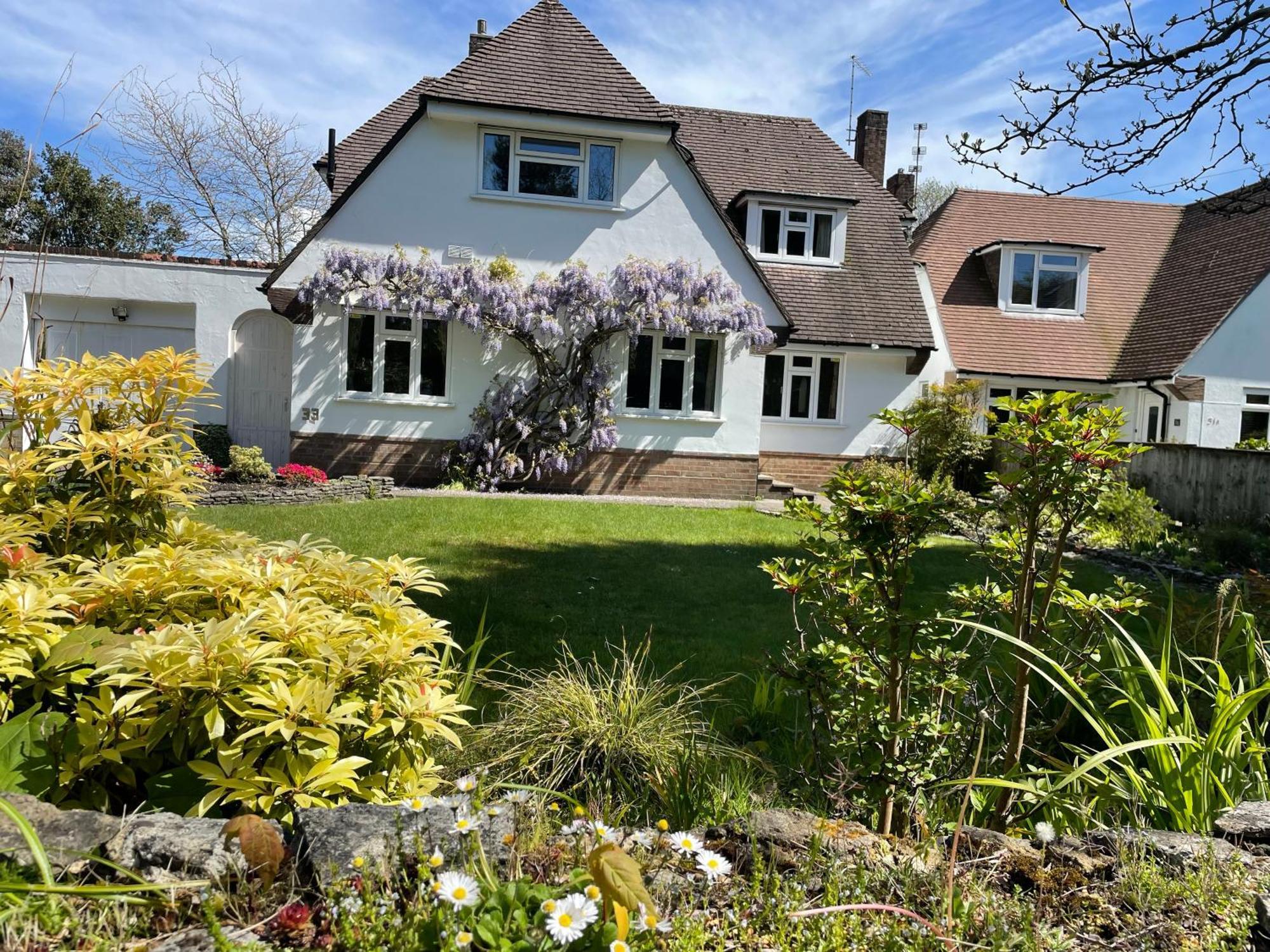 Charming Bournemouth House With Beautiful Spacious Gardens, 5 Min Drive To Beaches, Free Parking For 2-3 Cars Экстерьер фото
